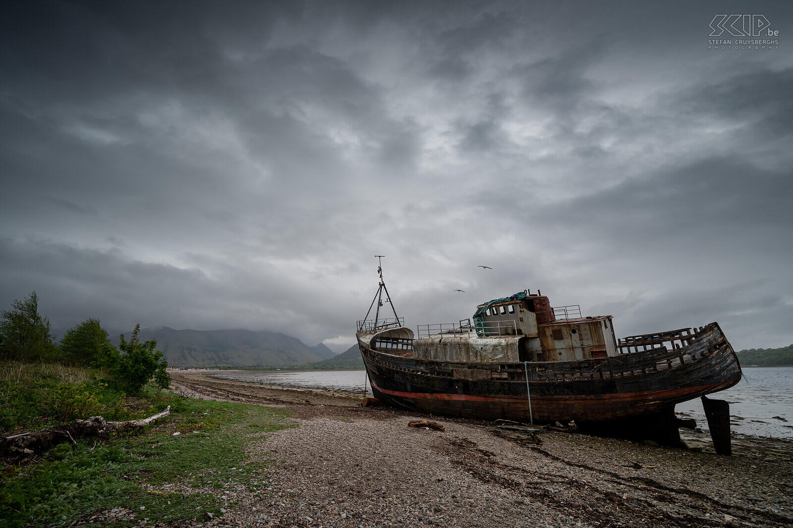 Corpach - Old Boat of Caol The Old Boat of Caol, also known as the Corpach Wreck, is a fishing boat stranded on the coast where the inlets of Loch Linnhe and Loch Eil meet at Fort William. Stefan Cruysberghs